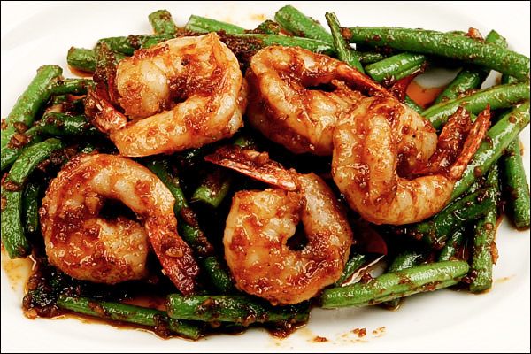Pad Prik King — green beans and prawns in red curry sauce